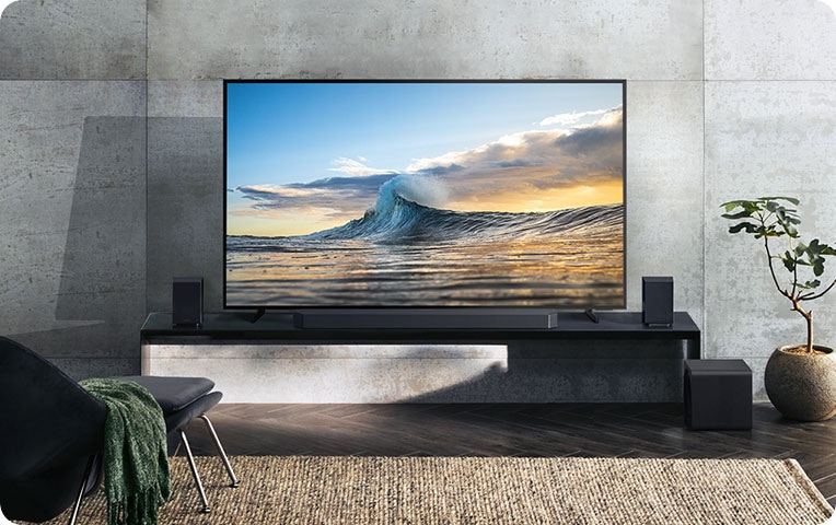 Q930F מתחת לטלוויזיה עם סאב וופר