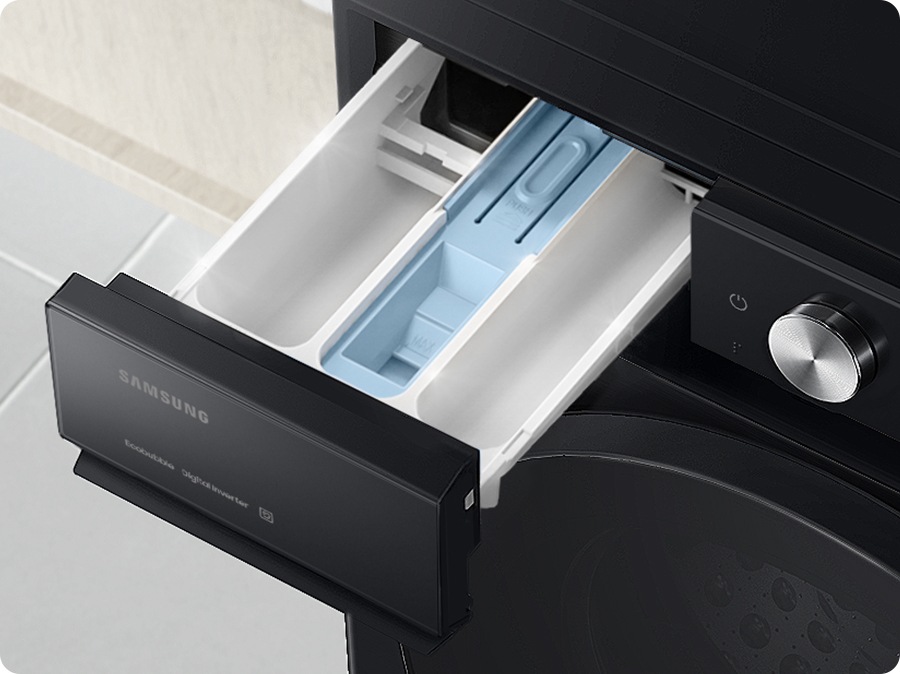 The Stay clean drawer opens. Light glitter and reveals a clean inside view.