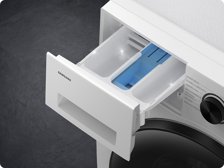The Stay clean drawer opens. Light glitter and reveals a clean inside view.