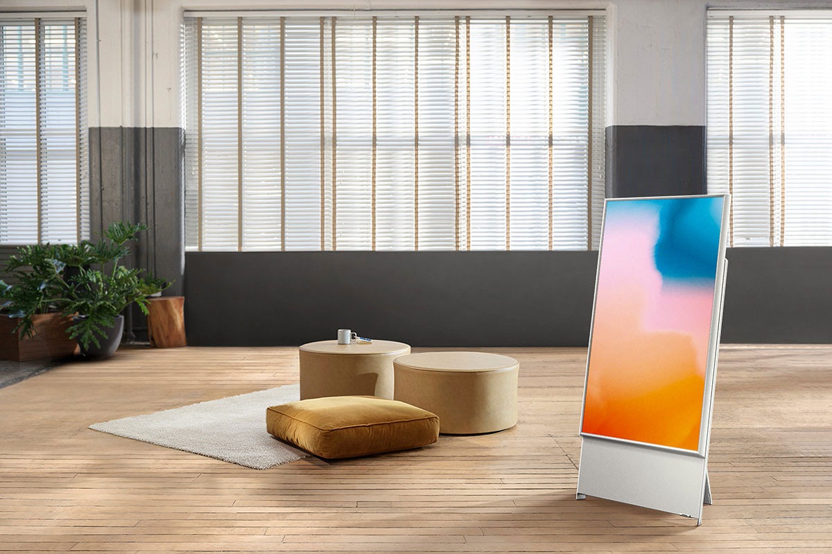 [Éñjó~ý thé~ ñóñ-g~lárí~ñg má~tté d~íspl~áý óñ~ Sáms~úñg T~hé Sé~ró 43 íñ~ch TV~ át áñ~ý spá~cé. Th~é whí~té 43 íñ~ch TV~ ís pl~ácéd~ íñ á l~ívíñ~g spá~cé wí~th vá~st ñá~túrá~l líg~htíñ~g]