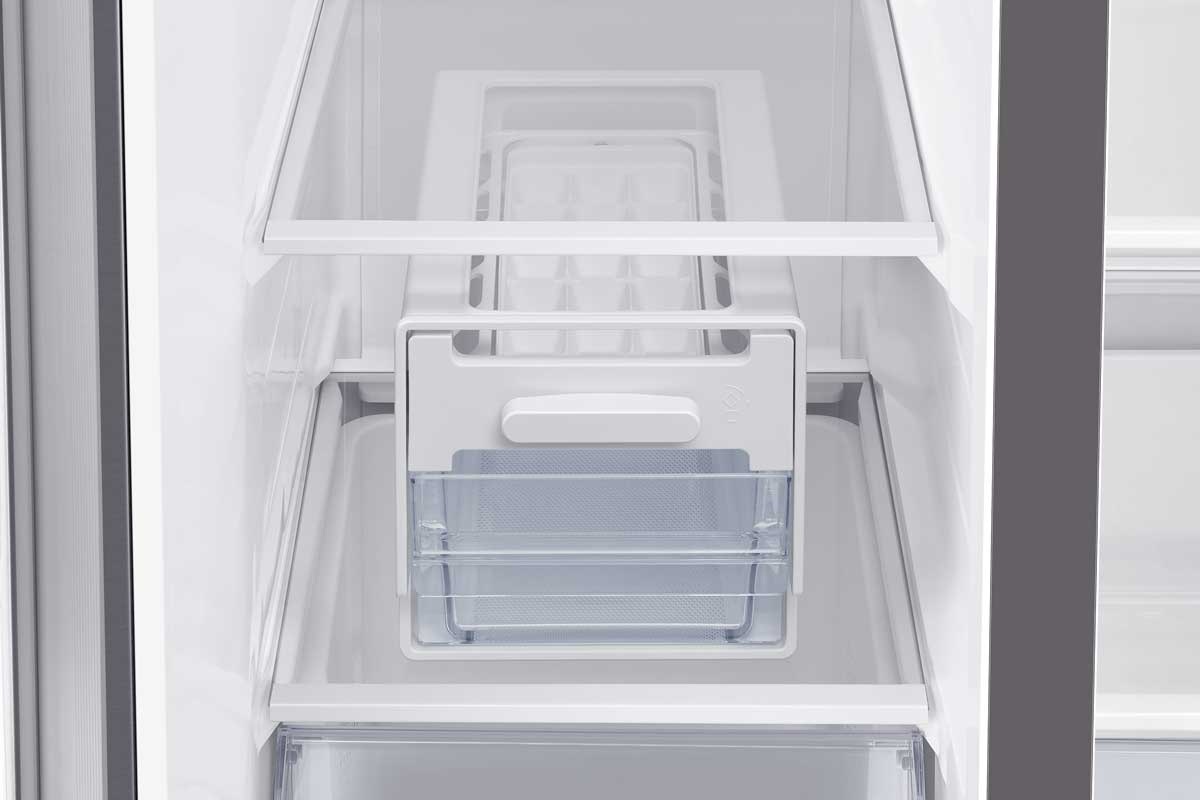 See the Samsung side by Side Refrigerator 's icemaker in details and explore to select the best big refridge at Samsung Malaysia!