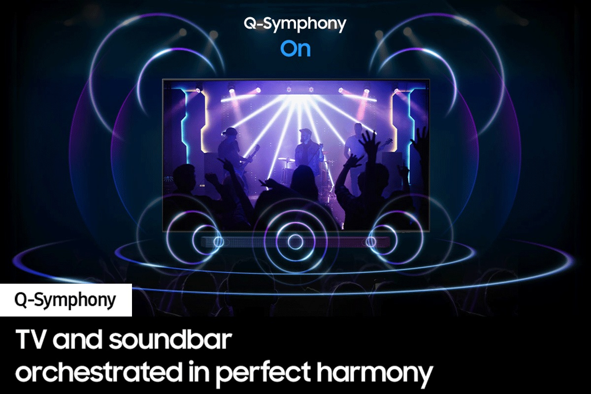 The Q-Symphony is turned on and the Soundbar and TV are activated.