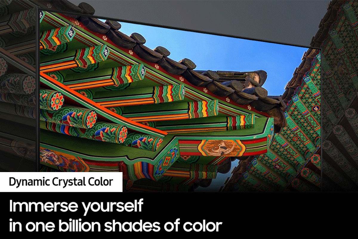 Crystal UHD TV highlights the details of a Korean palace's roof in the background with colorful details and enhanced clarity.