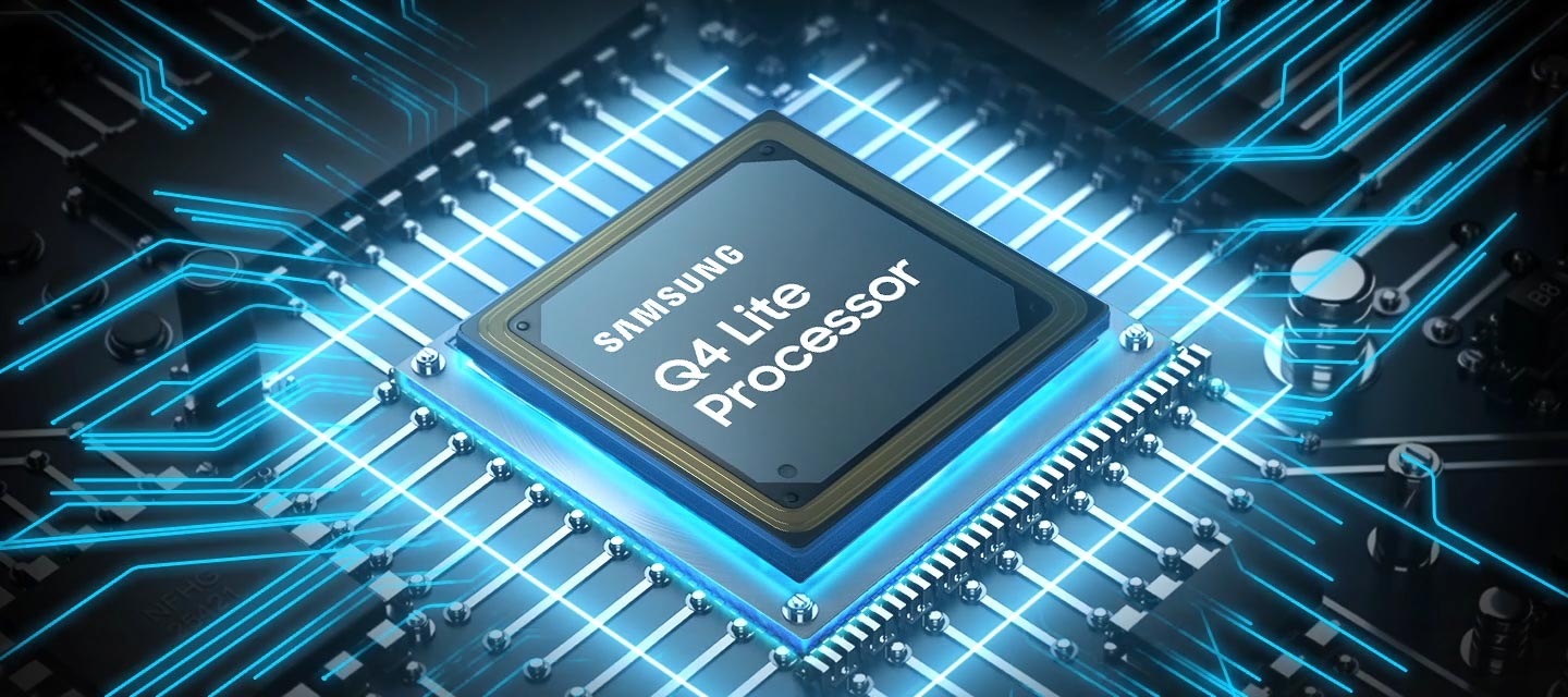 Une puce de processeur Samsung Q4 Lite est placée sur la carte mère du téléviseur, entourée de lignes d’alimentation lumineuses.