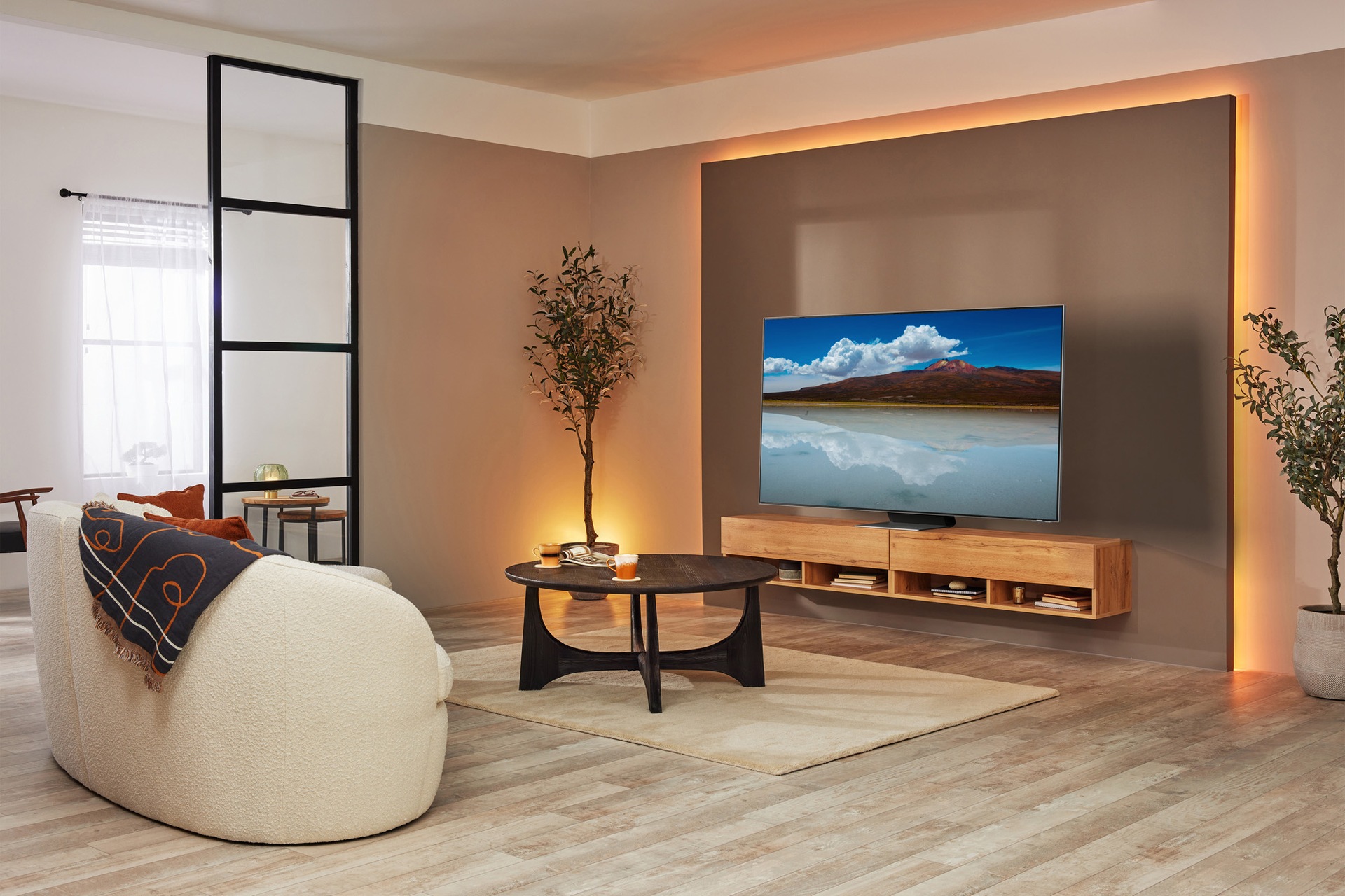 Neo QLED QN95B TV Lifestyle Feature Image 1