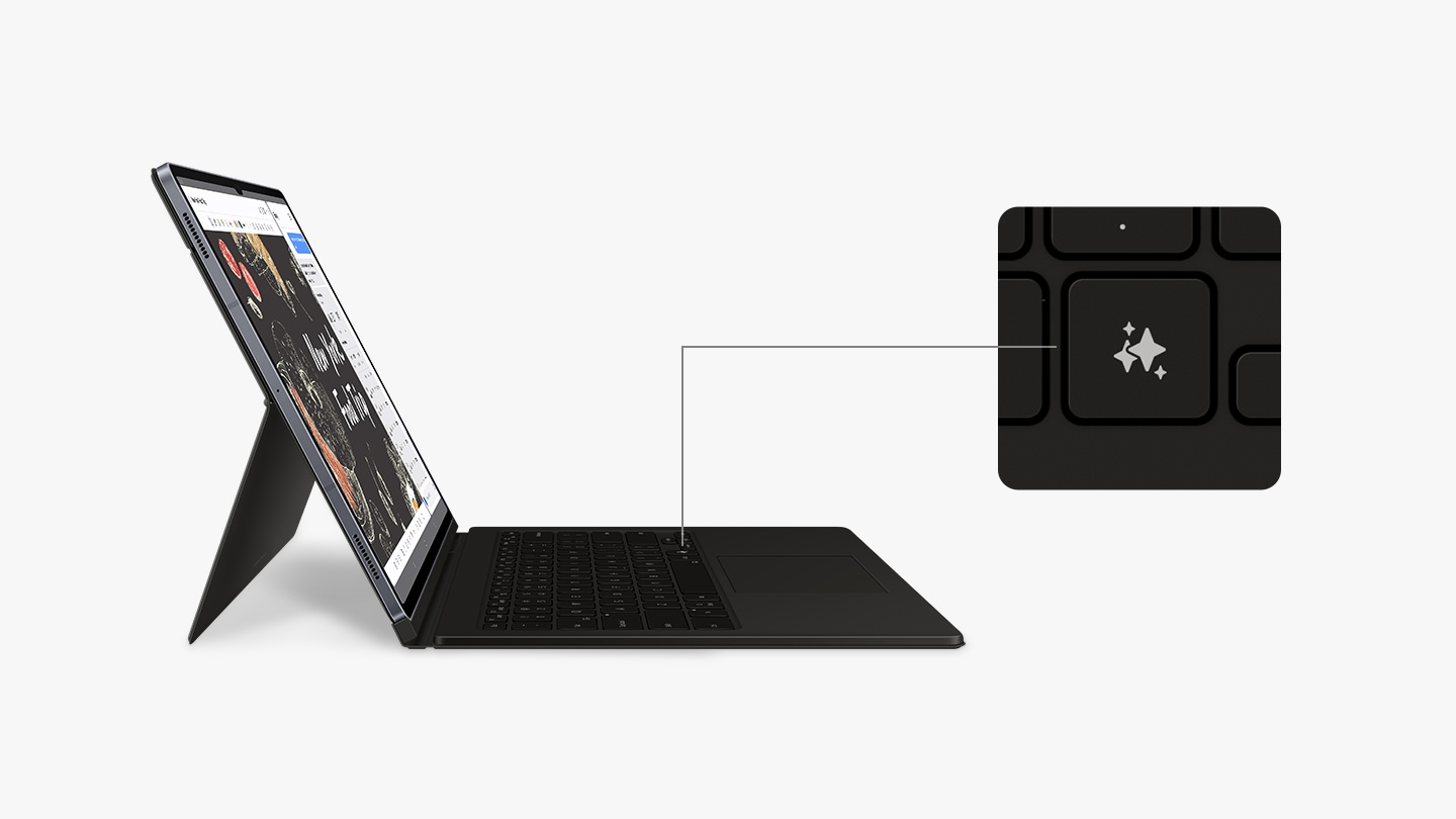 Um tablet Galaxy Tab S10 Ultra com uma capa teclado Book Cover acoplada está inclinado para a direita, exibindo o aplicativo Note Assist na tela. A tela está dividida para mostrar uma conversa com o Bixby de um lado. Um close destaca a tecla Galaxy AI no teclado, mostrando sua localização.