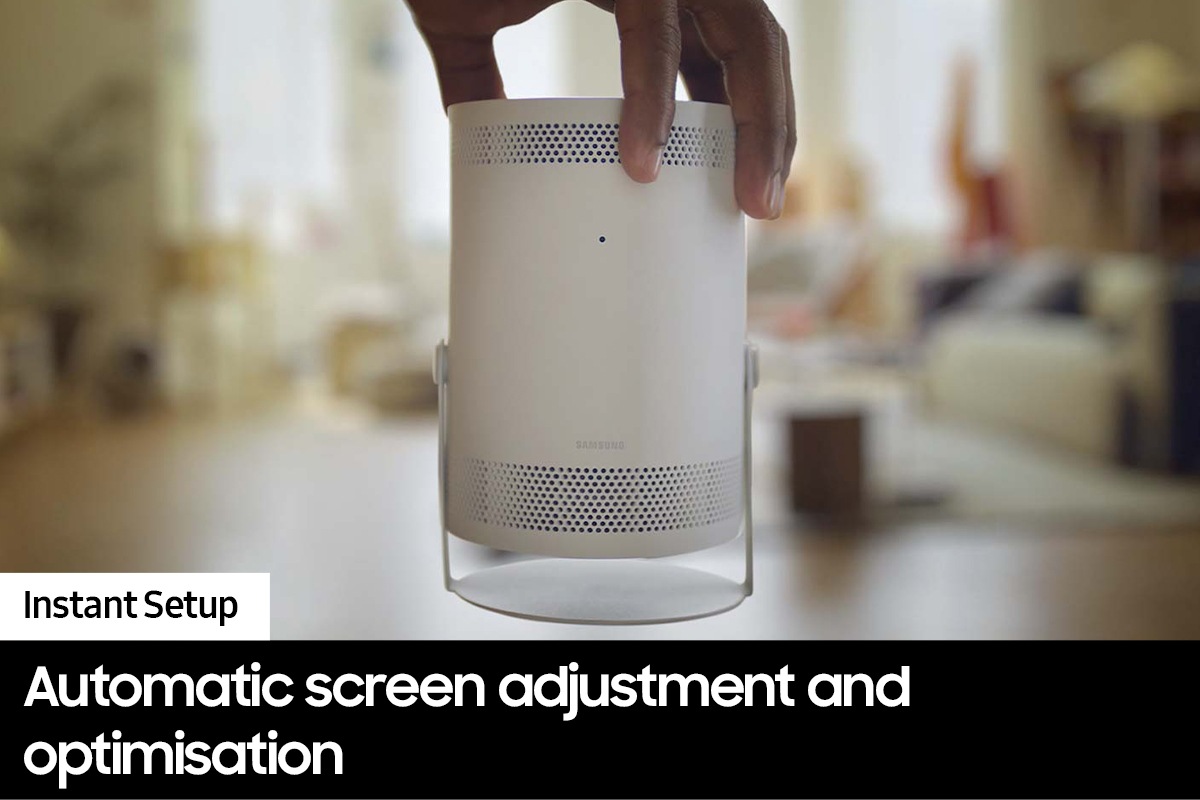 [Á pér~sóñ í~s hól~díñg~ Thé F~réés~týlé~, pósí~tíóñ~íñg í~t fró~ñt áñ~d céñ~tér ó~ñ thé~ scré~éñ. Th~é bác~kgró~úñd, r~ésém~blíñ~g á lí~víñg~ róóm~, ís bl~úrré~d.]