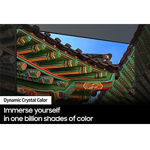 Crystal UHD TV highlights the details of a Korean palace's roof in the background with colourful details and enhanced clarity.