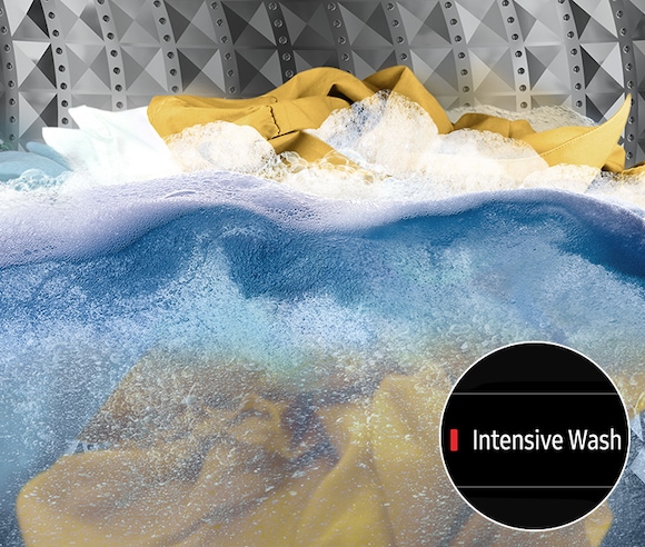 Using the Intensive Wash course, clothes are being washed clean with detergent mixed water.