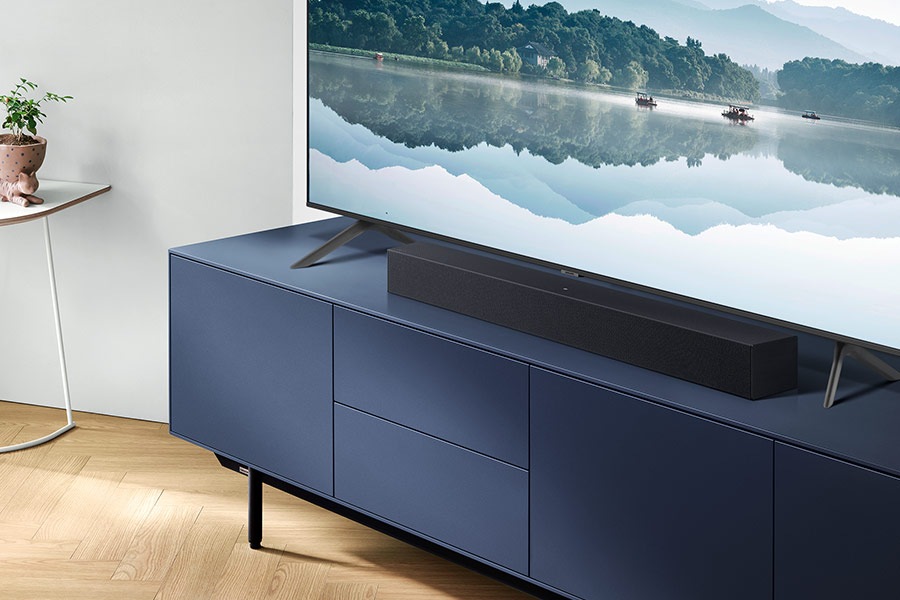Close up of Samsung Soundbar C400 with Samsung TV on console.