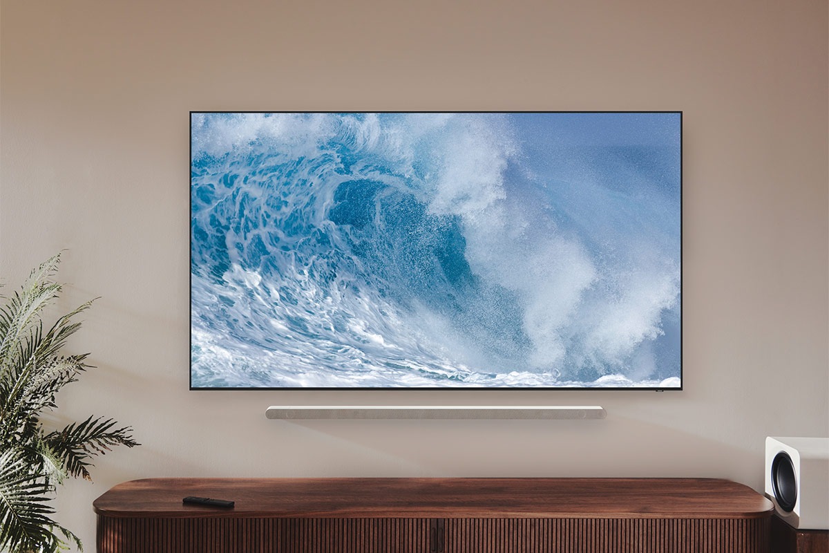 Samsung ultra slim soundbar, subwoofer and a TV in a living room.
