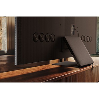 Samsung Neo QLED 8K QN800B is showing the Infinity One Design design with tv stand