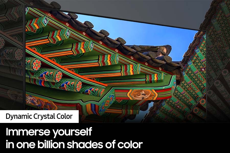 Crystal UHD TV highlights the details of a Korean palace's roof in the background with colorful details and enhanced clarity.