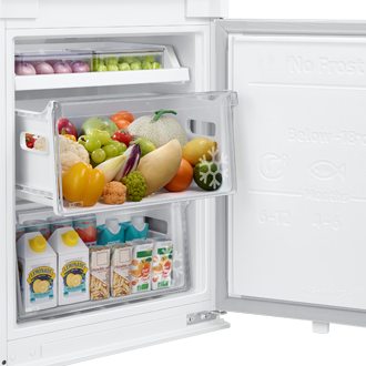 Możliwość przechowywania owoców w zamrażarce lodówki z winiarką Samsung BRB26705DWW/EF.