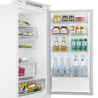 Zdjęcie przedstawia jedną z aranżacji półek na drzwiczkach lodówki Twin Cooling Plus Samsung BRB26705DWW/EF.