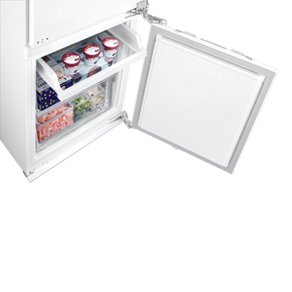 Wyciągane szuflady ułatwiają dostęp do konkretnych produktów.