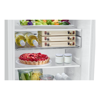 Lodówka do zabudowy AI z dolnym zamrażalnikiem biała BRB70F26CEF0EO, widok na półki na drzwiach lodówki