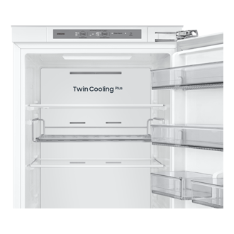 Wnętrze lodówki do zabudowy AI z dolnym zamrażalnikiem BRB70F30AEF0EO, widok na górne półki