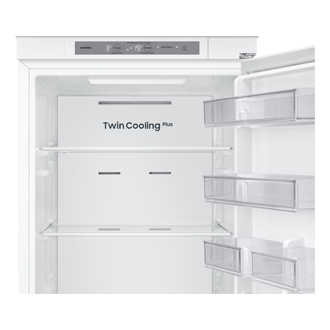 Wnętrze lodówki do zabudowy AI z dolnym zamrażalnikiem BRB70F30BES0EO, widok na górne półki