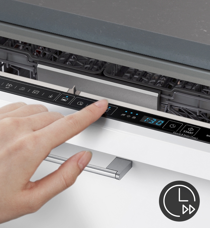 Amplificatorul de viteză din mașina de spălat vase Samsung DW60A8071BB/EO controlată de smartphone vă permite să accelerați orice ciclu de spălare și uscare.