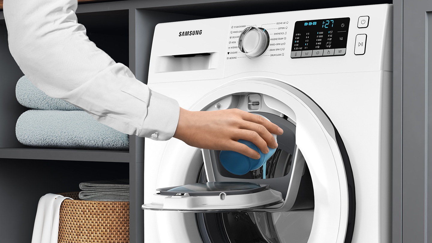 A Samsung mosógépek Addwash™ ajtaja lehetővé teszi, hogy a mosási ciklus során bármikor hozzáadjon mosószert