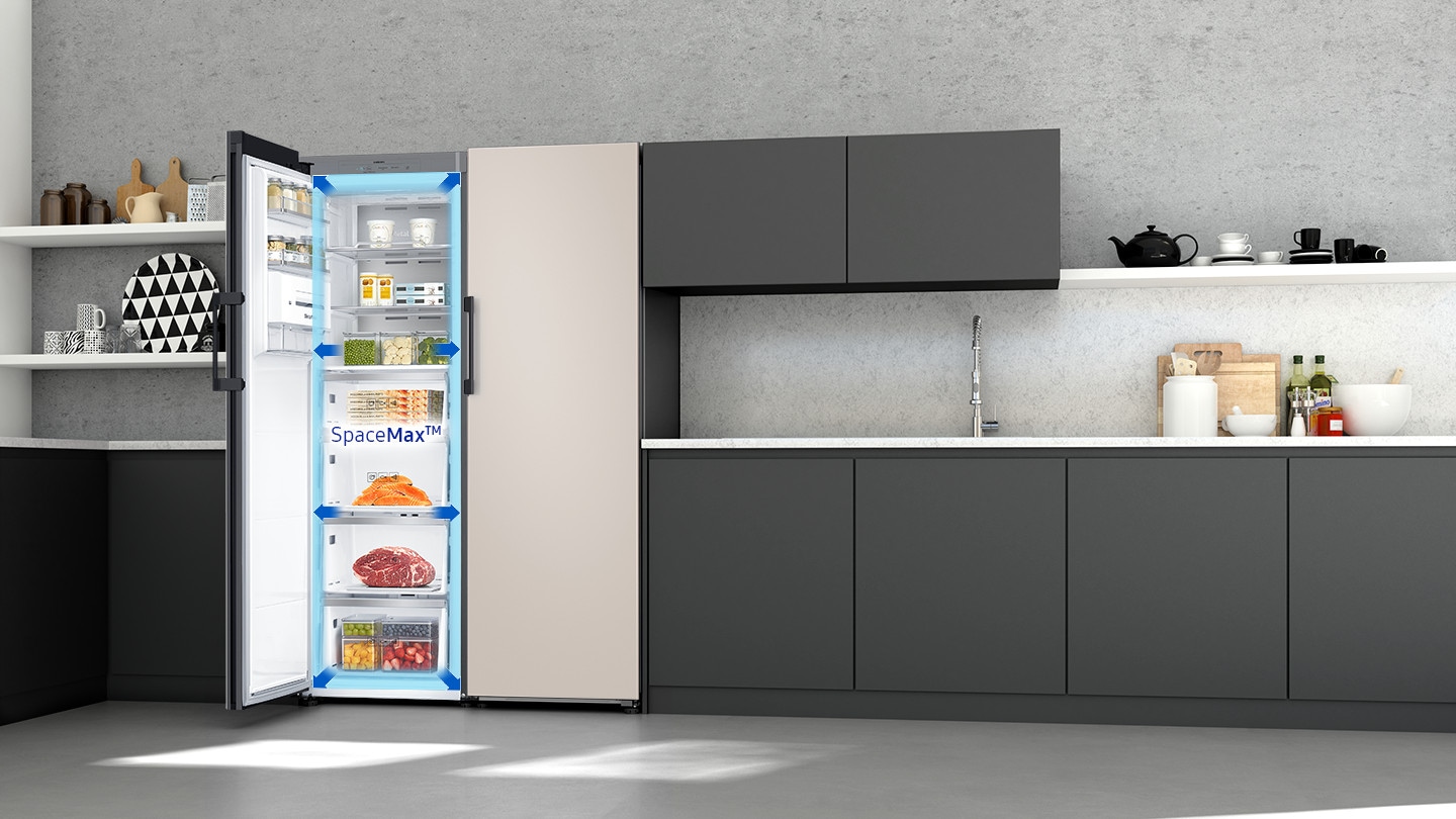 Dimensiunea maximă din interiorul frigiderului este o capacitate mai mare în congelatoarele Samsung RZ32A7485AP/EO