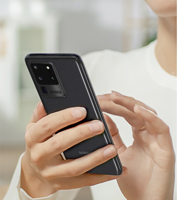 Kontroluj proces pieczenia w piekarniku Samsung Dual Cook Flex NV75A6649RK/EO niezależnie od tego, gdzie się znajdujesz.
