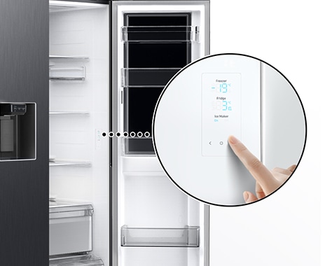 Gemakkelijk toegankelijk bedieningspaneel verborgen in de Side by Side RH68B8831B1/EF koelkast