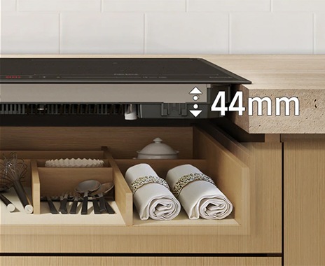 Płyta indukcyjna SlimFit NZ64B6058GK/U2 o mniejszej grubości 