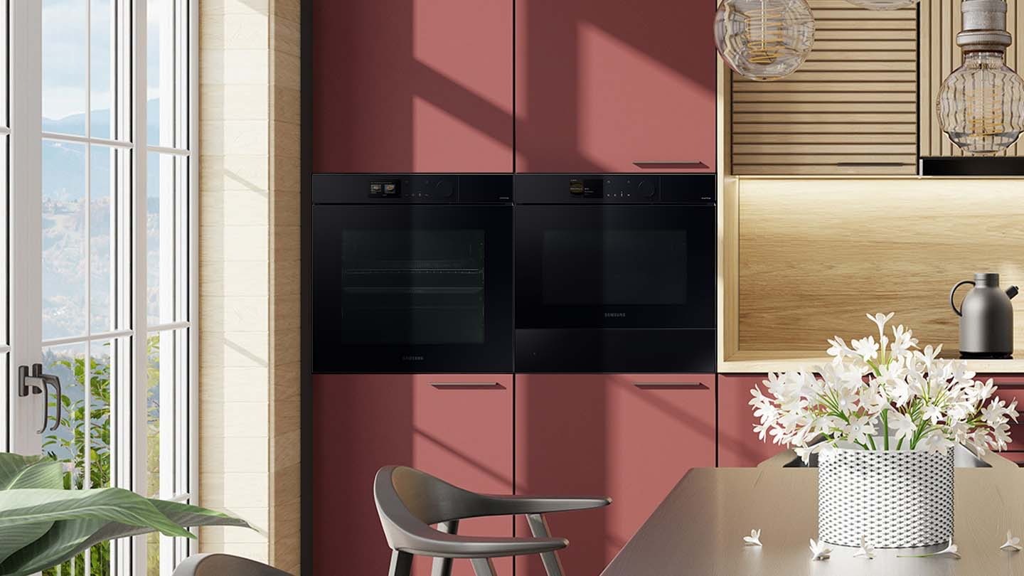 Arată cuptorul încorporat instalat perfect într-o bucătărie lângă un cuptor cu microunde combinat. Culoarea sa „"Clean Beige"" LA MAI MULTĂ completează și îmbunătățește în mod elegant schema de culori a bucătăriei.