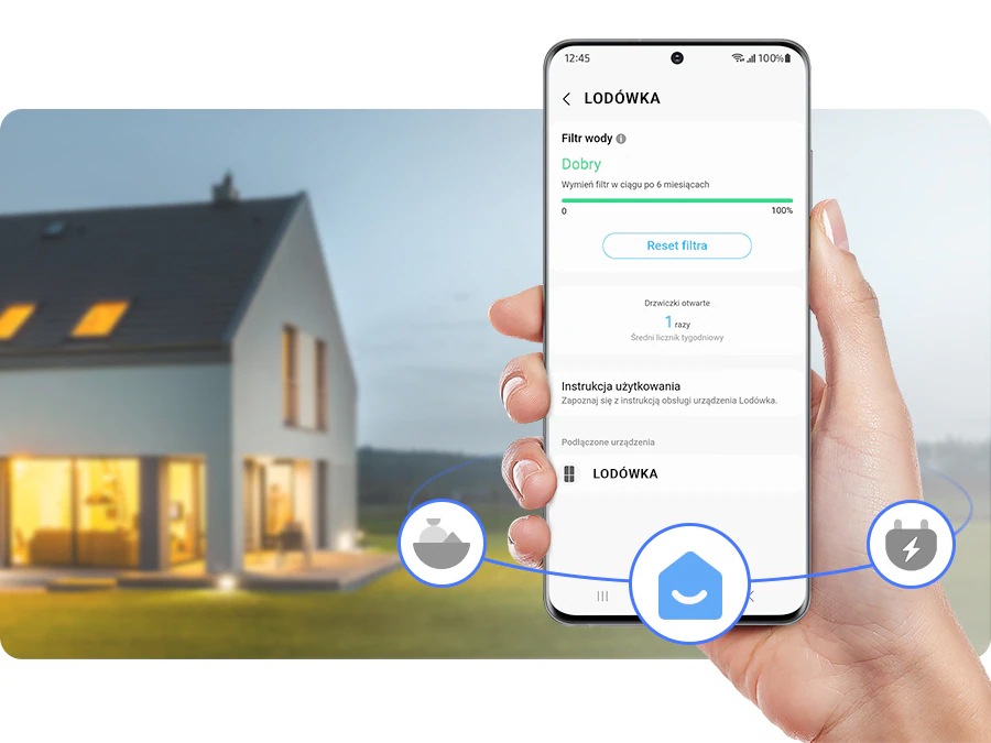 O persoană folosește îngrijirea SmartThings Home și se ocupă de funcționarea dispozitivului.