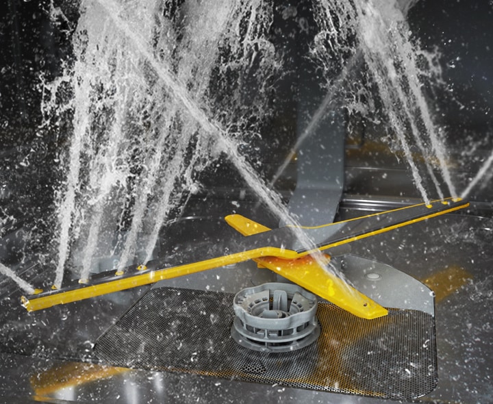 Afișează brațele de spălare duble rotative ale sistemului WaterJet Clean™ care pulverizează jeturi puternice de apă în mai multe direcții.