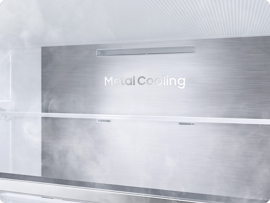 Hideg levegő jön ki az RB6000D Metal Cooling paneljéből.