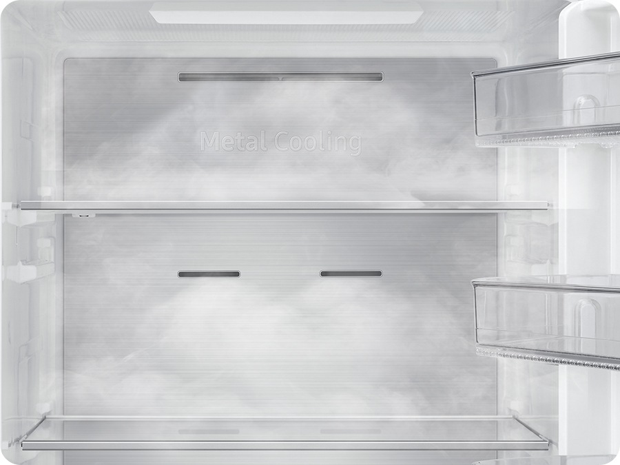 Hideg levegő távozik a BRB80F hűtőszekrény fém hűtőpaneljéből