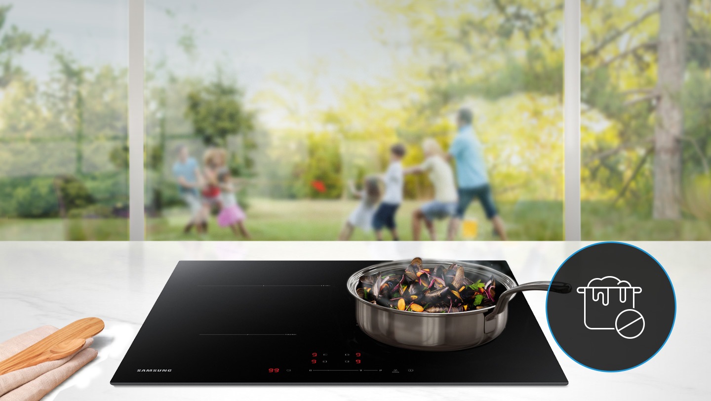 Płyta indukcyjna do zabudowy Samsung NZ64M3NM1BB/UR wyłącza się automatycznie, jeśli nie jest używana.