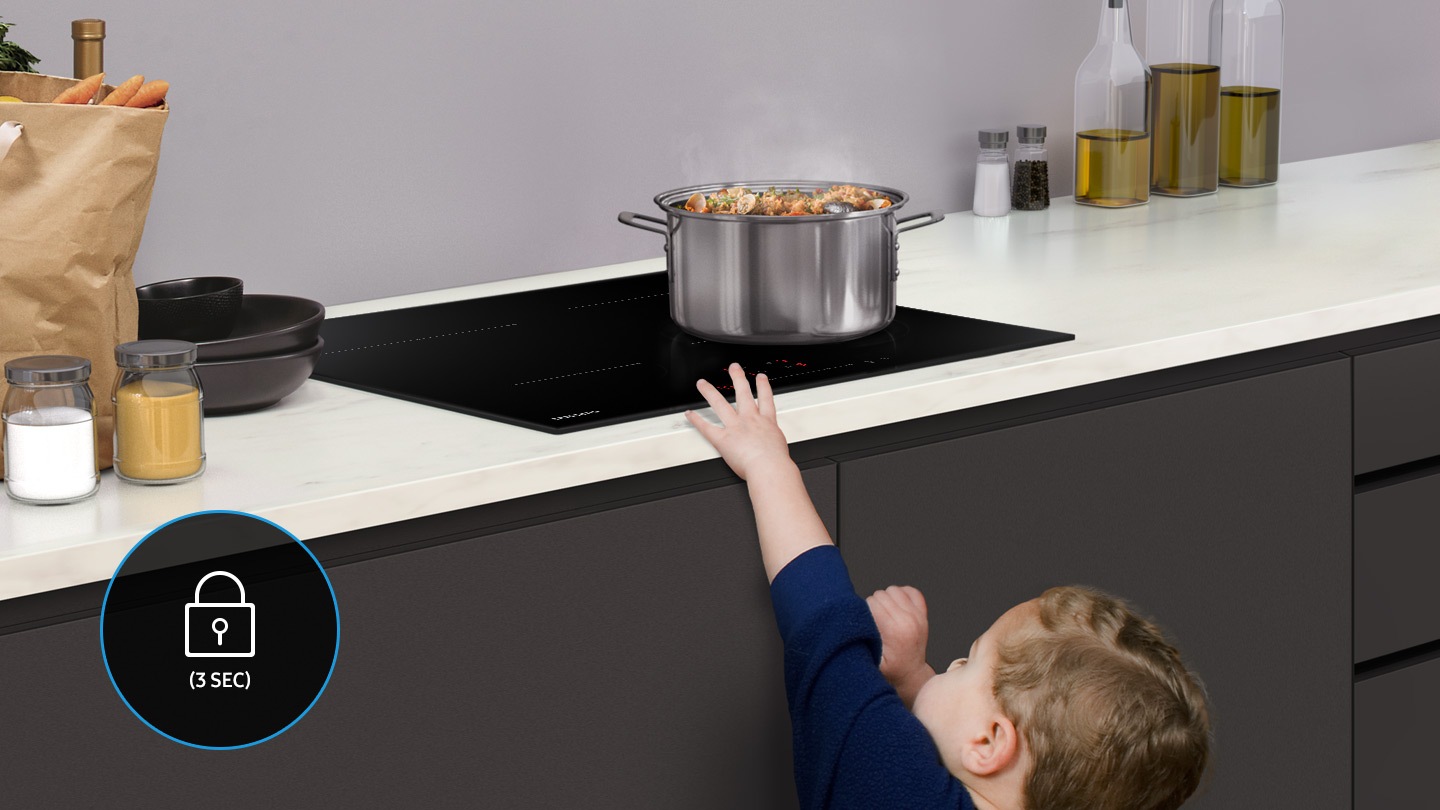 By zwiększyć bezpieczeństwo, płytę grzewczą indukcyjną Samsung NZ64M3NM1BB/UR zaopatrzono w blokadę rodzicielską.
