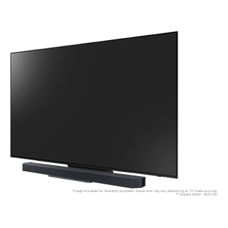 Widok z boku na zestaw Soundbara HW-Q700D 3.1.2 z subwooferem i telewizorem Samsung