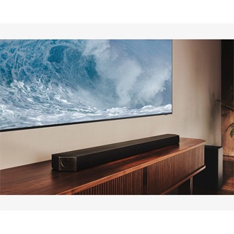 Widok na soundbar Q-seria HW-Q800B/EN z telewizorem Samsung