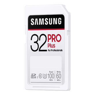 Karta pamięci o pojemności 32GB Samsung PRO Plus 2020 - rzut po skosie z lewej (MB-SC32H/EU)