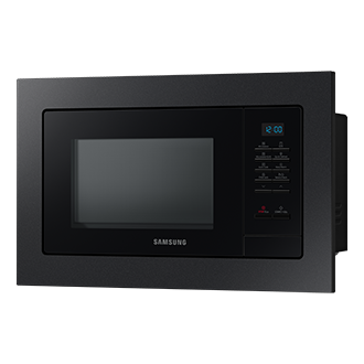 To zdjęcie pokazuje nam, jak kuchenka mikrofalowa Samsung MG23A7013AB/EO wygląda przedstawiona pod lekkim kątem.