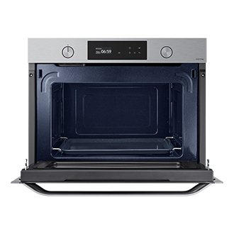 Mikrofalówka pod zabudowę z funkcją piekarnika Samsung NQ50A6139BS/EO z otwartymi drzwiczkami.