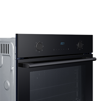 Zbliżenie na górną część piekarnika Samsung NV68A1145RK/EO wraz z wyświetlaczem.