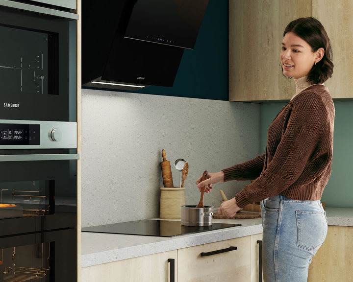 Płyta indukcyjna SlimFit NZ64B5046KK/U2 w kuchni z urządzeniami AGD Samsung