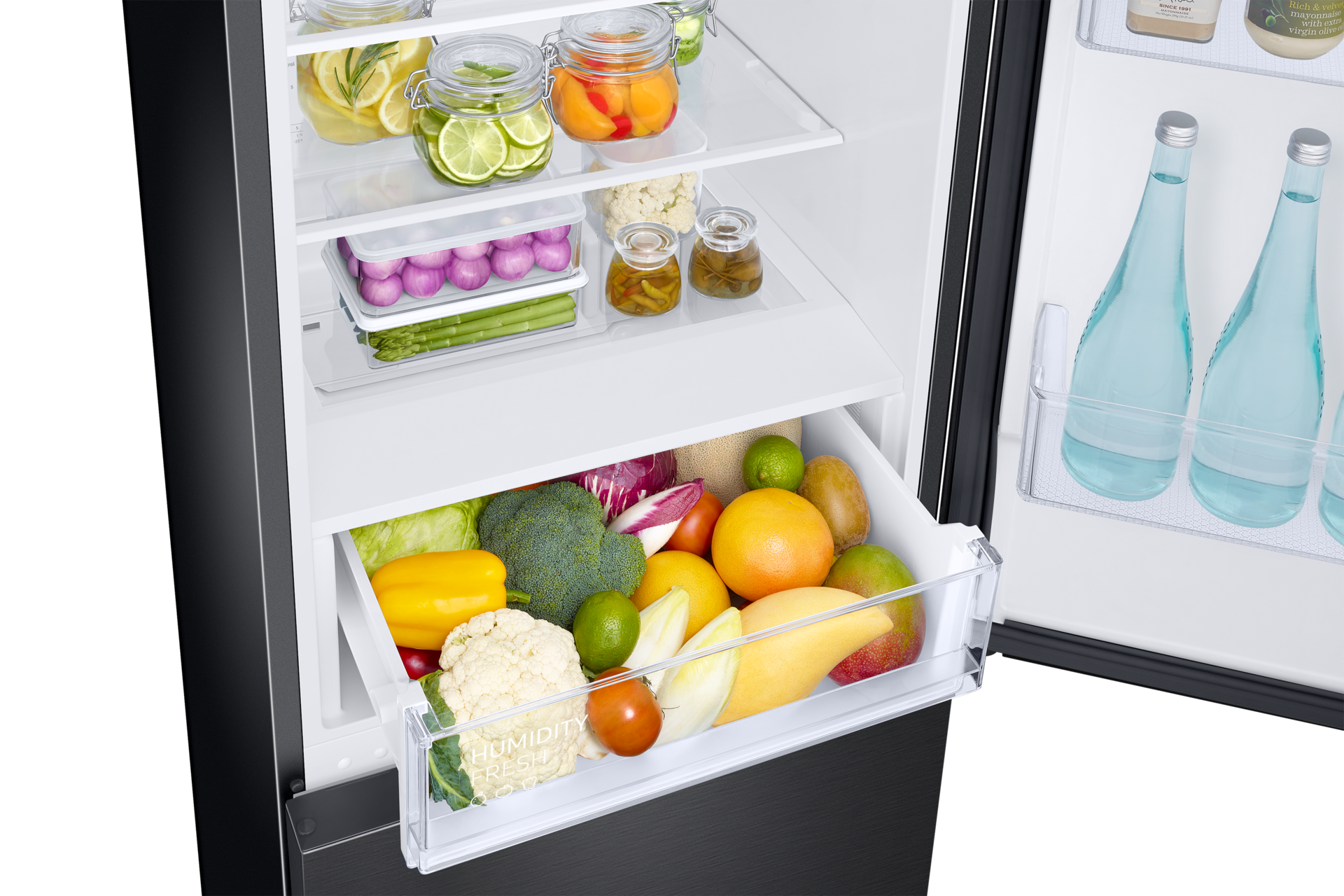 Lodówka z dolnym zamrażalnikiem Samsung RB33B610FBN/EF - widok prawego boku 