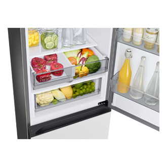 Lodówka Bespoke RB34A7B5C38WEF z panelem górnym w kolorze eleganckiej lawendy- przybliżenie na otwarte szuflady Optimal Fresh+ z propozycją przechowywania żywności