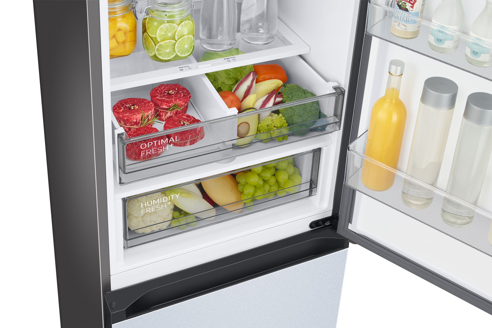 Lodówka Bespoke RB38A7B6DCS z panelami w kolorze kremowego błękitu - przybliżenie na otwarte szuflady Optimal Fresh+ z propozycją przechowywania żywności