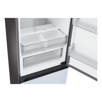 Lodówka Bespoke RB38A7B6DCS z panelami w kolorze kremowego błękitu - przybliżenie na otwarte szuflady Optimal Fresh+