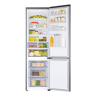 Lodówka RB38T607BS9/EF z dolnym zamrażalnikiem, widok od przodu z otwartymi drzwiami, ukazująca wnętrze wypełnione różnorodnymi produktami spożywczymi.