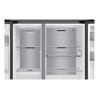 Zbliżenie na wnętrze lodówki Side By Side Samsung AI RS80F66KCFEO.