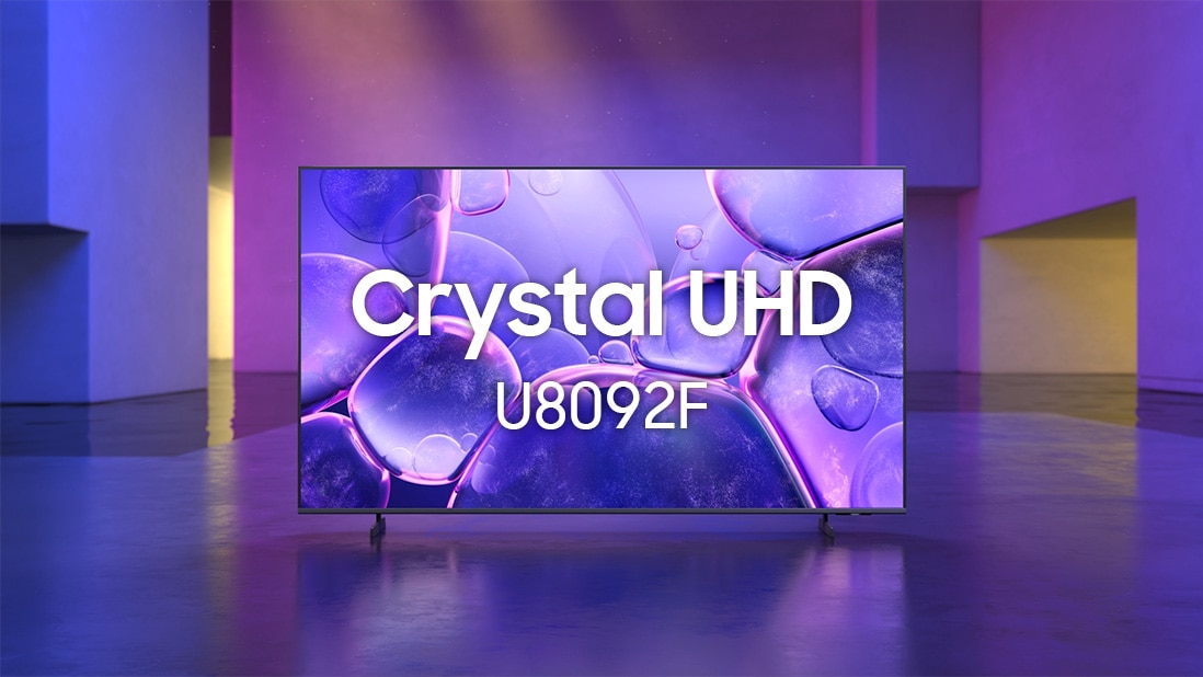 Samsung  Crystal UHD U8072F w fioletowej przestrzeni mieszkania wyświetla abstrakcyjny obraz z fioletowymi bąbelkami.